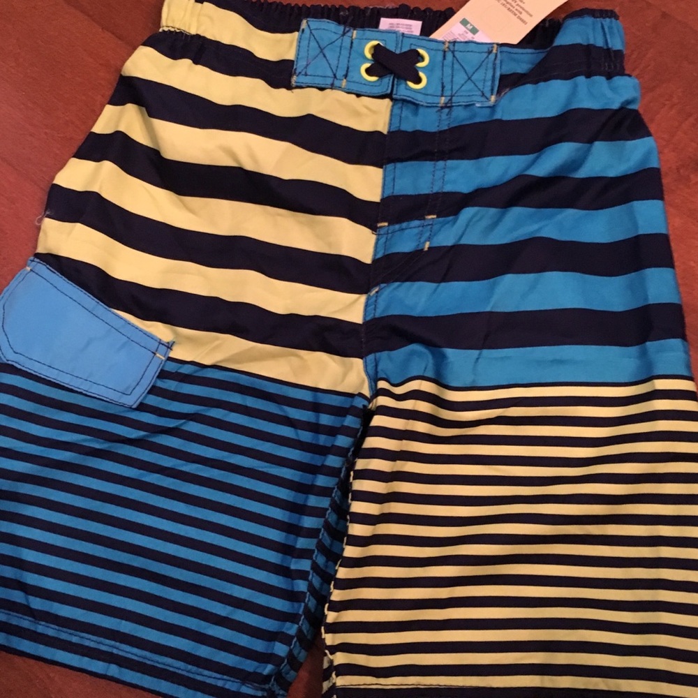 Boys swimsuit sz medium